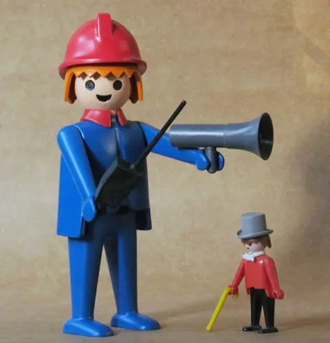Bombeiro Gigante - 20 cm