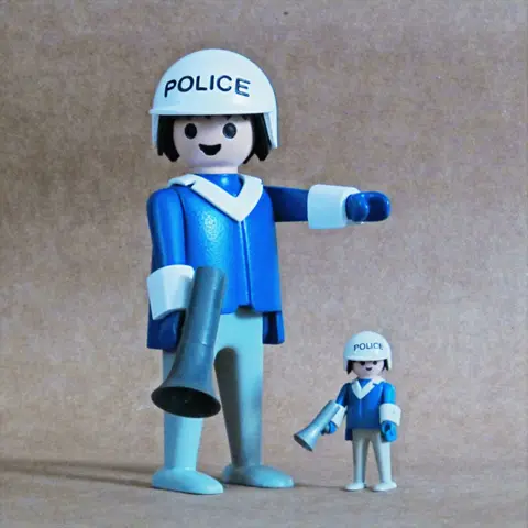 Gigante Policial - 20 cm