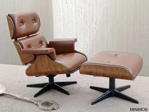 Poltrona com banqueta Charles Eames