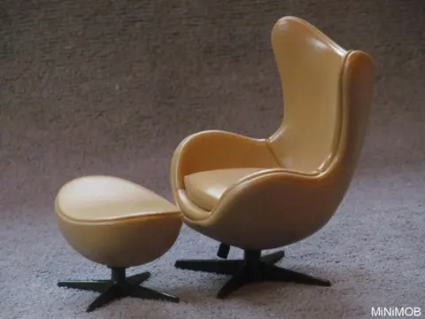 Poltrona Egg e banqueta - Arne Jacobsen